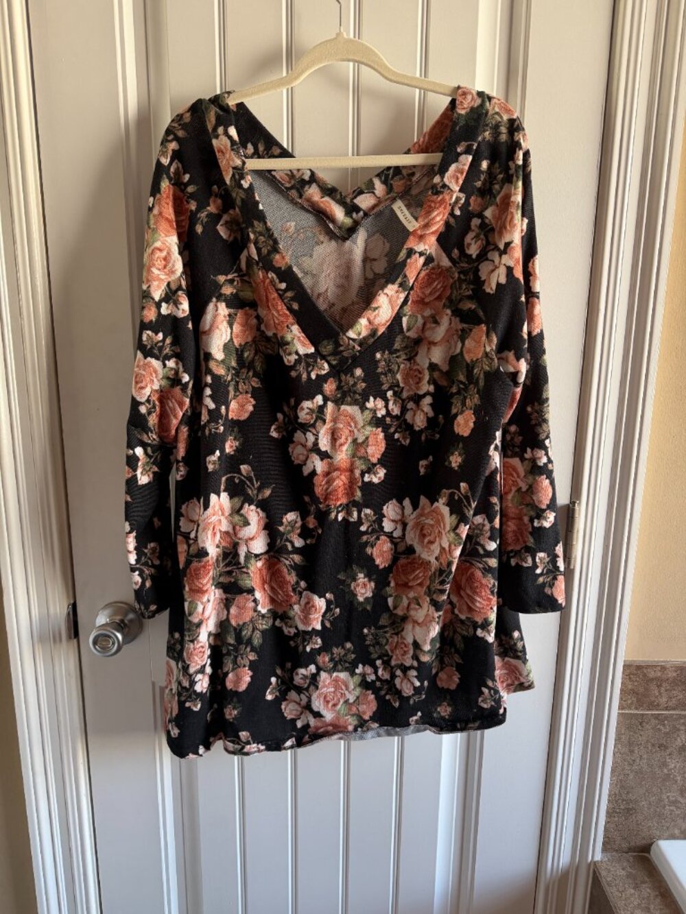 Women's Black Floral Print V-Neck Long Sleeve Tunic 3X